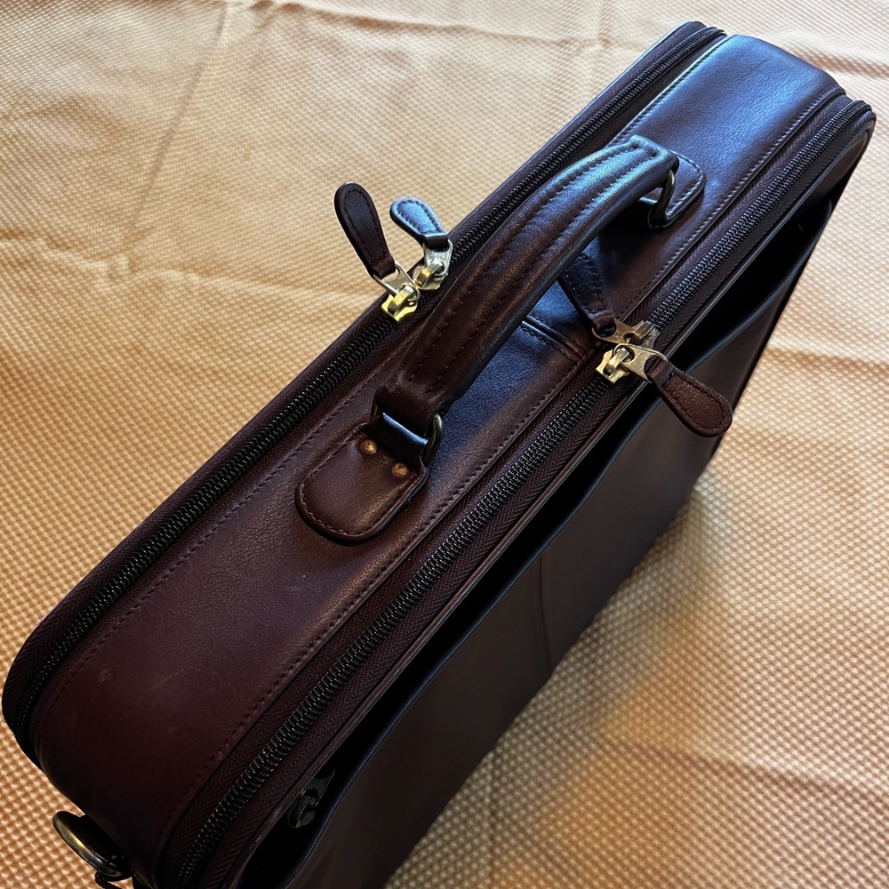 Dark Brown Coach Glove Tanned Cowhide Attaché Shoulder bag. Excellent condition